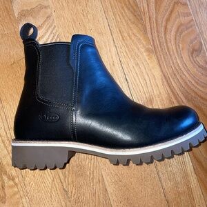 WOMEN'S FIELDS CHELSEA WATERPROOF BOOT